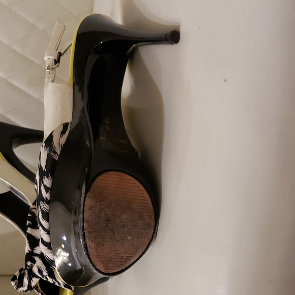 Shoes with platform and open toe - Picture 3 of 16